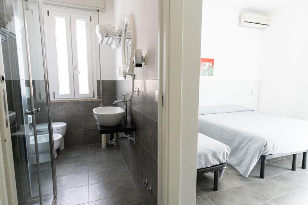 Hotel Eugenio Cesenatico Esterno foto
