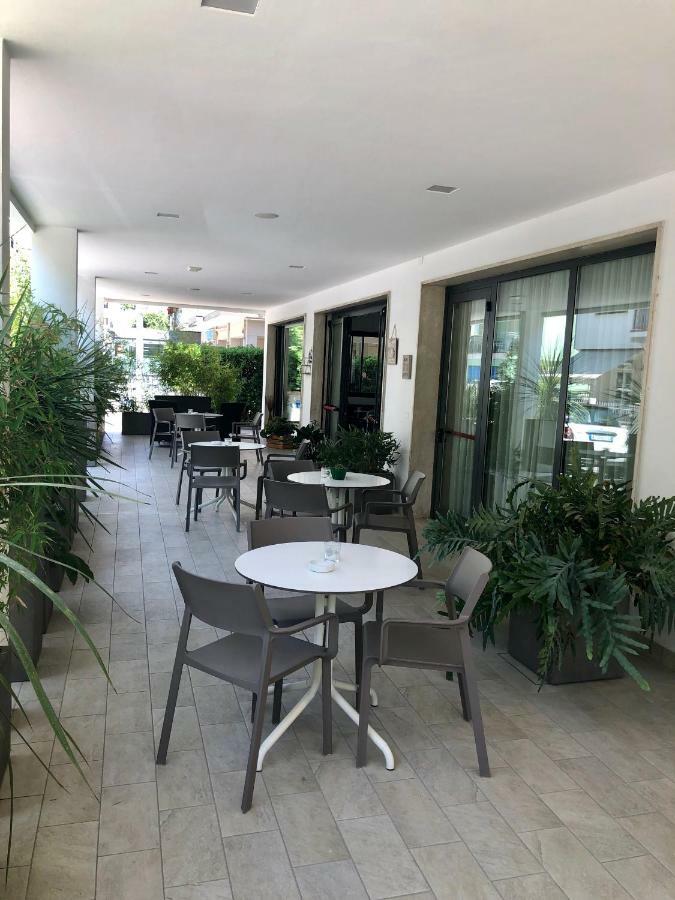Hotel Eugenio Cesenatico Esterno foto