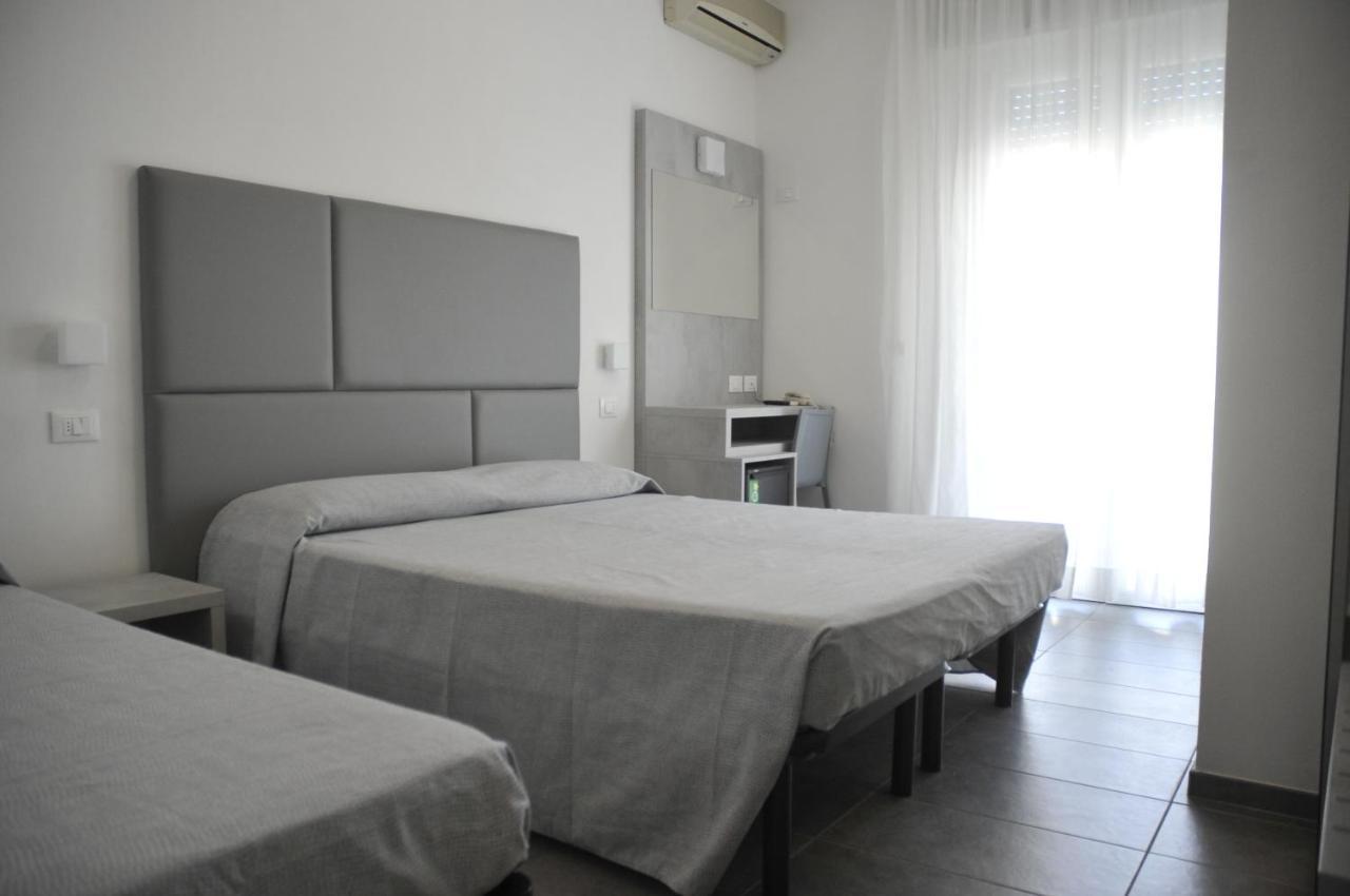 Hotel Eugenio Cesenatico Esterno foto